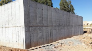 בניית מגן לגנרטור החשמל של איזור התעשיה צילם אשר ישראל 2015 (1)