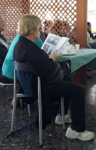 2016-02-05 לאלה דה בורס קוראת בעלון