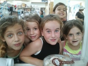 בנות בית האלון 2014 בכלבולית צילם ליונל מייקלס