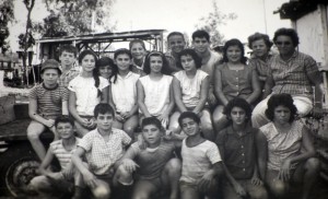 מחזור טז ביס יסודי עם שלומית גרינבאום מימין