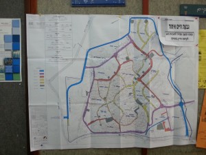 20140423_נספח תנועה וחניה לתוכנית האב לקראת דיון באסיפה תלוי בחדר האוכל