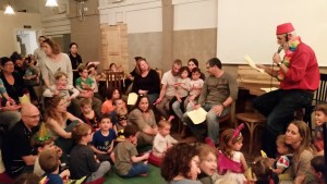 פורים קריאת מגילה עם מוטי זעירא