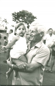 עדי נחמני עם ורד - יום האישה 1972 (55)