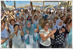 באוהל הגר ושרה נשים עושות שלום