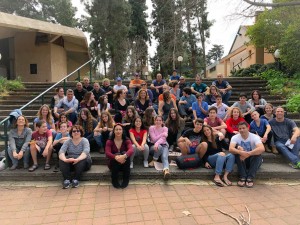 קבוצת דובדבן הורים וילדים מדרגות בית וינה 2018