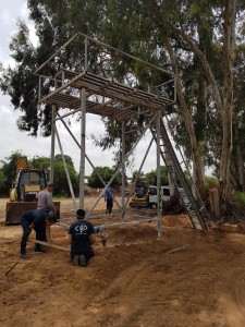 הקמת מגדל ה-70 ליד הרפת 2018 על ידי צוות הבטחון צילם גיא פיינברג (1)