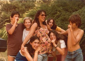 Album48 1980 - מחזור ל' עם יהודית פרנק המטפלת