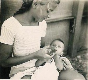 f5_מחזור א' בנות עם אחיהן דבורה עמלי; חוי גוטקינד; רחל שניר;