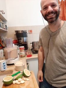 אמיתי והחומוס 2