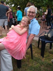 ששון שוחט עם הנכדה עופרי רז