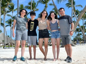 יוני ומשפחתו