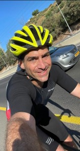 אדיר על אפניים